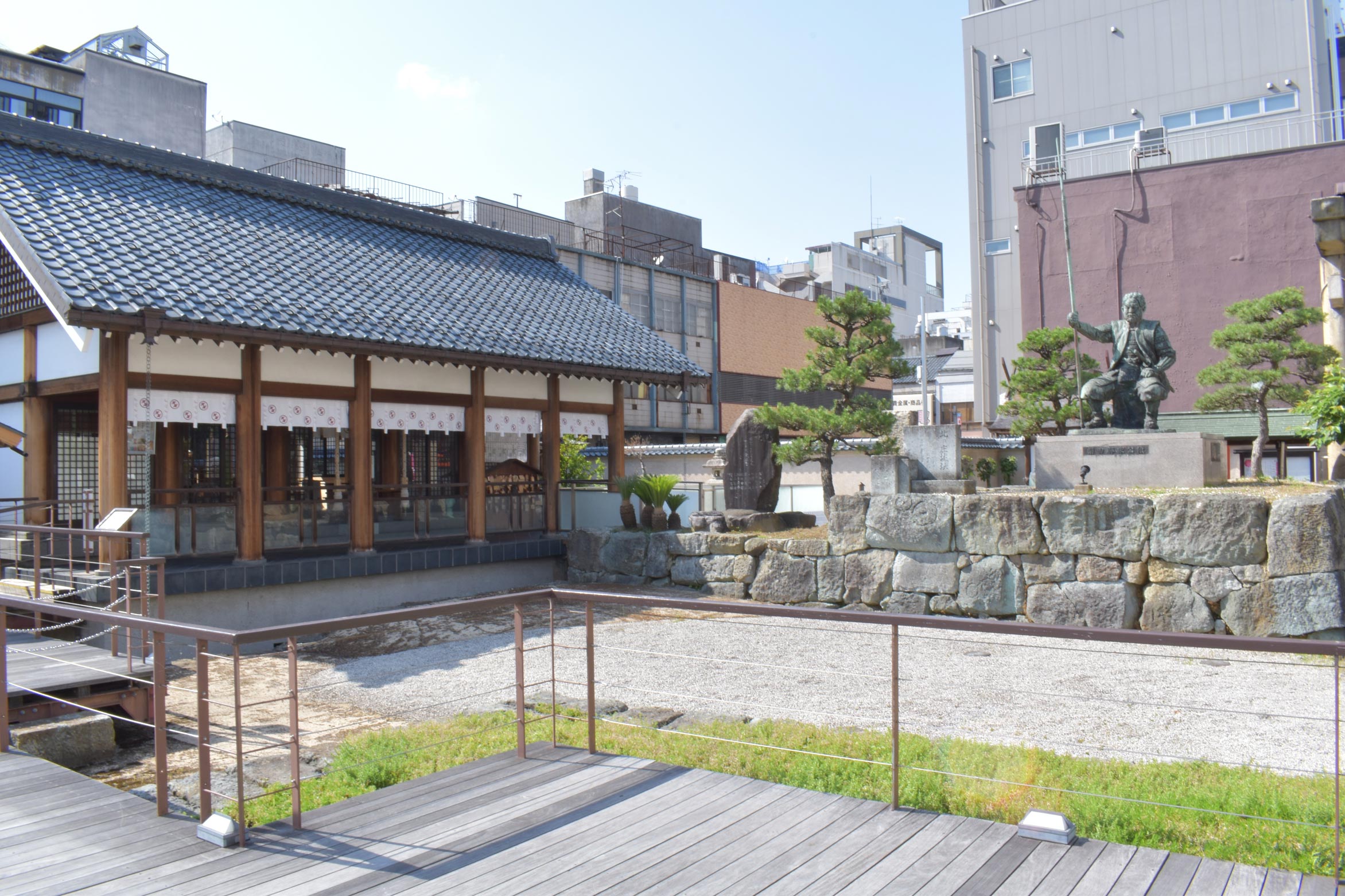 北の庄城址・柴田神社【ホテル近隣】 サムネイル