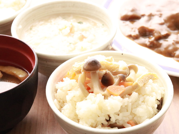 白ご飯のほかに季節ご飯や蟹雑炊、カレーも